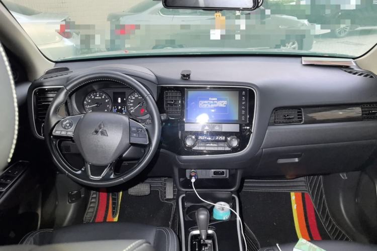 Used Mitsubishi Outlander 2020 2.0L Two-Wheel Drive Enjoyment Version 5 Seats Center Console