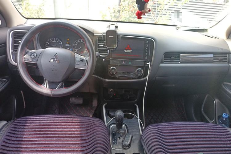 Used Mitsubishi Outlander 2020 2.0L Two-Wheel Drive Enjoyment Version 5 Seats Center Console