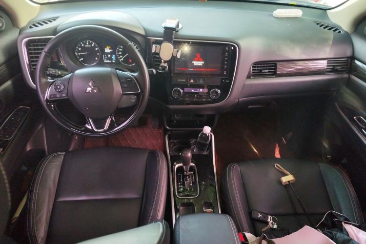 Used Mitsubishi Outlander 2020 2.0L Two-Wheel Drive Enjoyment Version 5 Seats Center Console