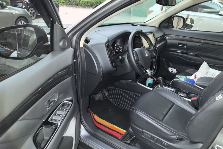 Used Mitsubishi Outlander 2020 2.0L Two-Wheel Drive Enjoyment Version 5 Seats Driver Seat