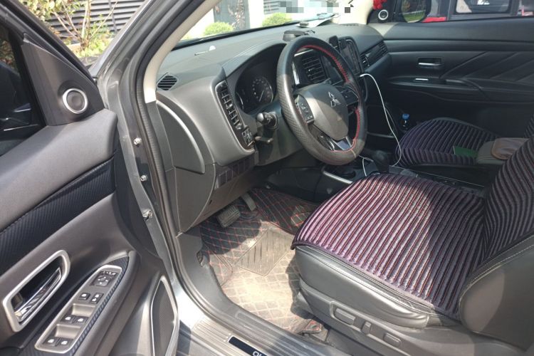 Used Mitsubishi Outlander 2020 2.0L Two-Wheel Drive Enjoyment Version 5 Seats Driver Seat
