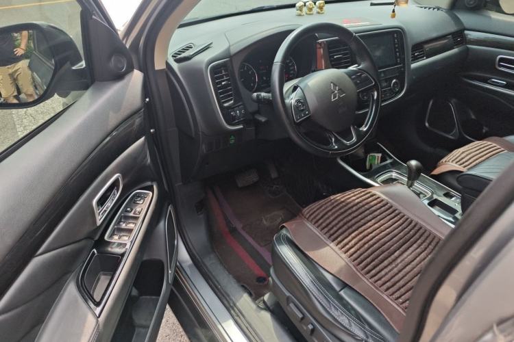 Used Mitsubishi Outlander 2020 2.0L Two-Wheel Drive Enjoyment Version 5 Seats Driver Seat