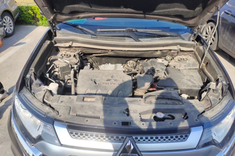 Used Mitsubishi Outlander 2020 2.0L Two-Wheel Drive Enjoyment Version 5 Seats Engine Bay