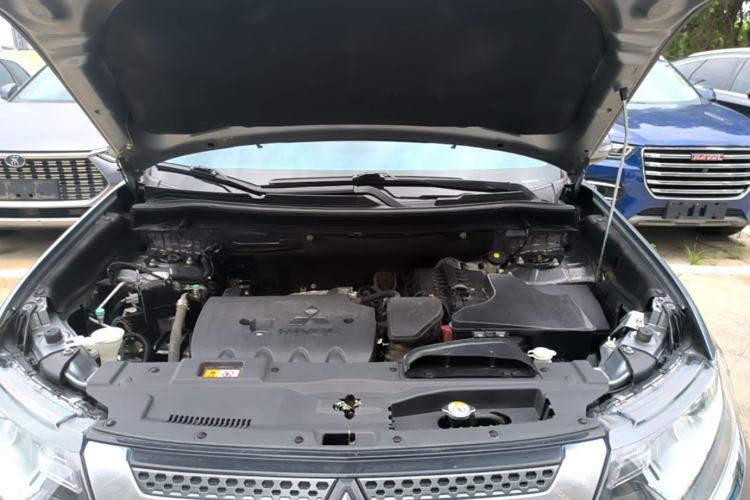 Used Mitsubishi Outlander 2020 2.0L Two-Wheel Drive Enjoyment Version 5 Seats Engine Bay