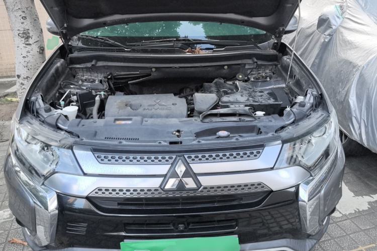 Used Mitsubishi Outlander 2020 2.0L Two-Wheel Drive Enjoyment Version 5 Seats Engine Bay