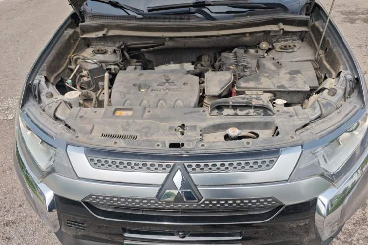 Used Mitsubishi Outlander 2020 2.0L Two-Wheel Drive Enjoyment Version 5 Seats Engine Bay