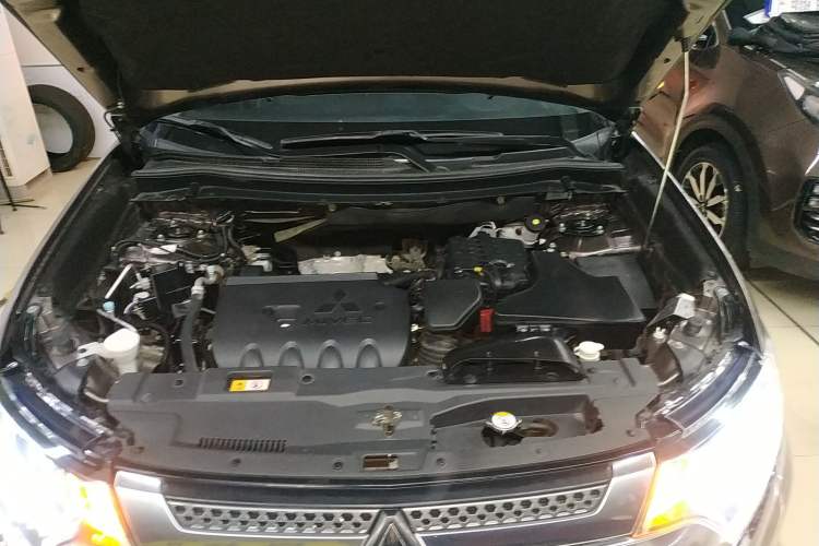 Used Mitsubishi Outlander 2020 2.4L 4x4 Zhi Xiang Edition 5 Seats Engine Bay
