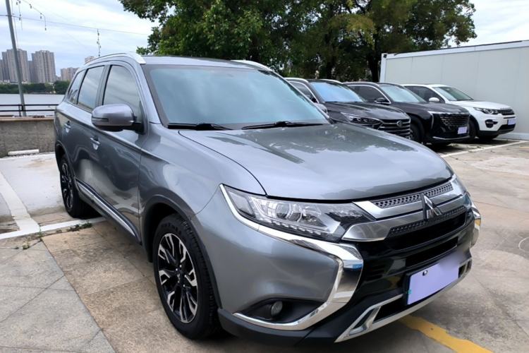 Used Mitsubishi Outlander 2020 2.0L Two-Wheel Drive Enjoyment Version 5 Seats Exterior 1