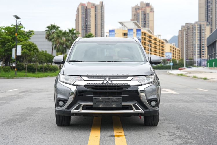 Used Mitsubishi Outlander 2020 2.0L Two-Wheel Drive Enjoyment Version 5 Seats Exterior 1