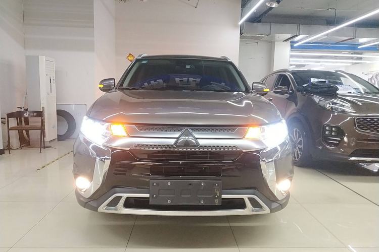 Used Mitsubishi Outlander 2020 2.4L 4x4 Zhi Xiang Edition 5 Seats Exterior 1