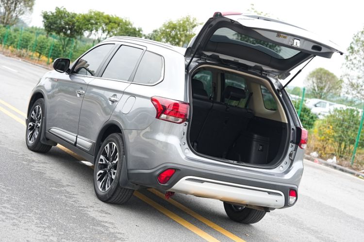 Used Mitsubishi Outlander 2020 2.0L Two-Wheel Drive Enjoyment Version 5 Seats Exterior 12