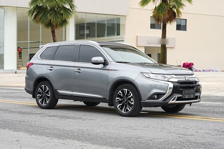 Used Mitsubishi Outlander 2020 2.0L Two-Wheel Drive Enjoyment Version 5 Seats Exterior 2