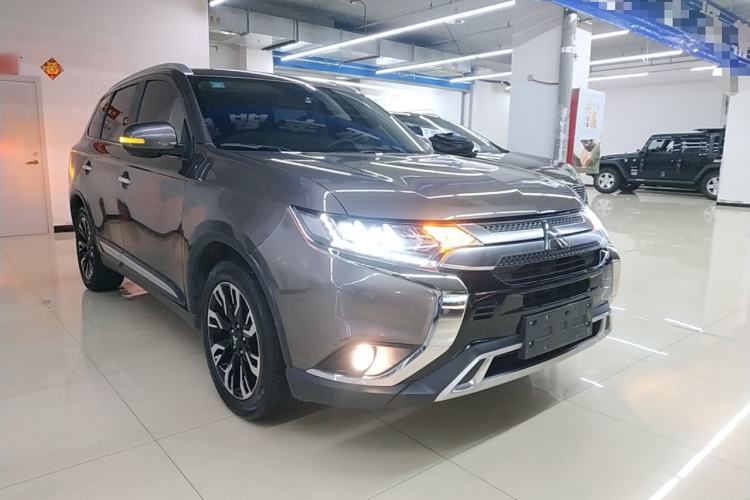 Used Mitsubishi Outlander 2020 2.4L 4x4 Zhi Xiang Edition 5 Seats Exterior 2