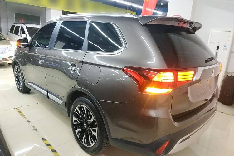 Used Mitsubishi Outlander 2020 2.4L 4x4 Zhi Xiang Edition 5 Seats Exterior 3
