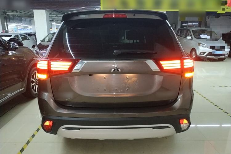 Used Mitsubishi Outlander 2020 2.4L 4x4 Zhi Xiang Edition 5 Seats Exterior 4