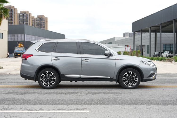 Used Mitsubishi Outlander 2020 2.0L Two-Wheel Drive Enjoyment Version 5 Seats Exterior 5