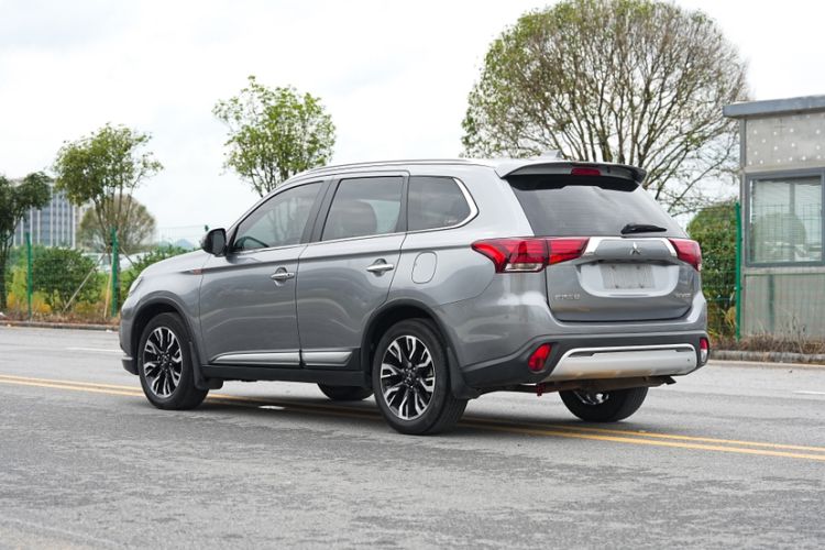 Used Mitsubishi Outlander 2020 2.0L Two-Wheel Drive Enjoyment Version 5 Seats Exterior 6