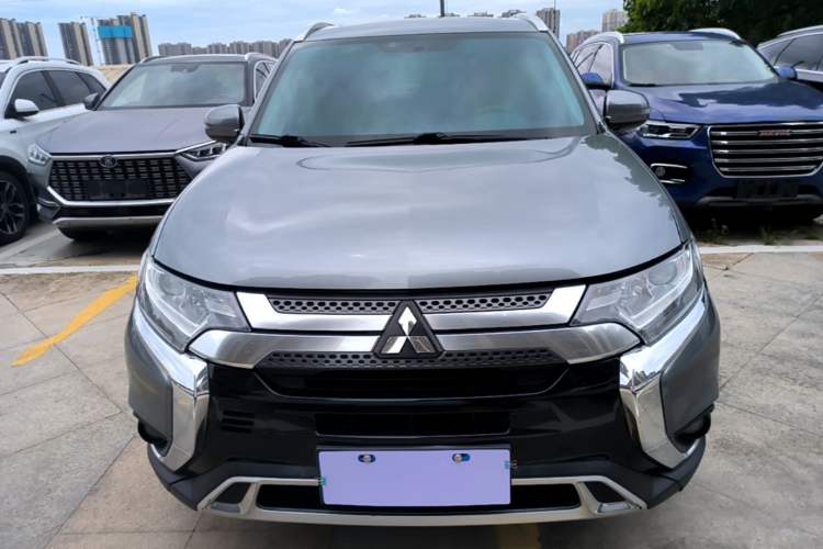 Used Mitsubishi Outlander 2020 2.0L Two-Wheel Drive Enjoyment Version 5 Seats Front