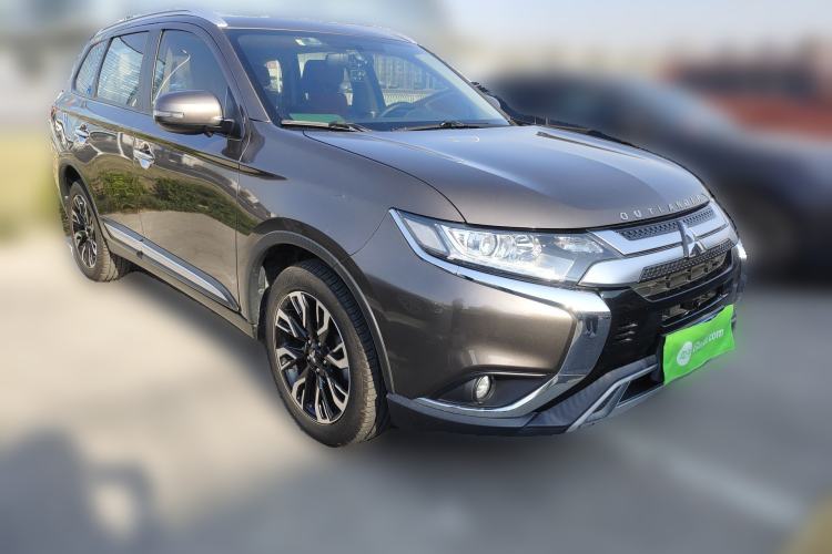 Used Mitsubishi Outlander 2020 2.0L Two-Wheel Drive Enjoyment Version 5 Seats Front Right 45 Deg