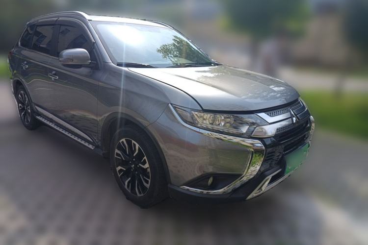 Used Mitsubishi Outlander 2020 2.0L Two-Wheel Drive Enjoyment Version 5 Seats Front Right 45 Deg