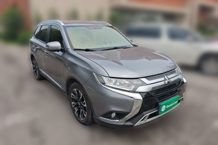 Used Mitsubishi Outlander 2020 2.0L Two-Wheel Drive Enjoyment Version 5 Seats Front Right 45 Deg