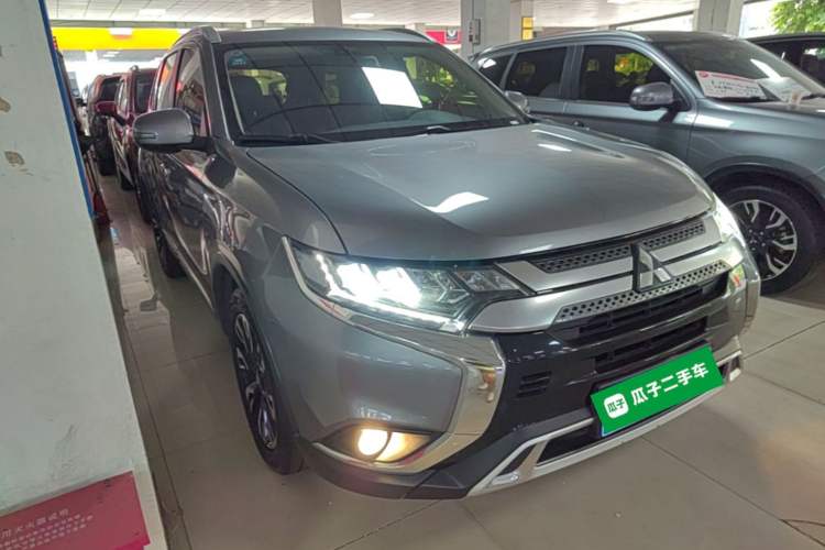 Used Mitsubishi Outlander 2020 2.4L 4x4 Zhi Xiang Edition 5 Seats Front Right 45 Deg