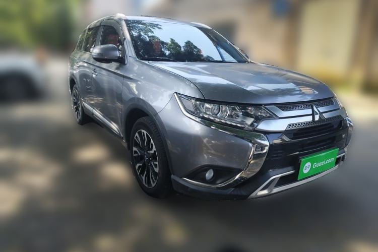 Used Mitsubishi Outlander 2020 2.0L Two-Wheel Drive Enjoyment Version 5 Seats Front Right 45 Deg