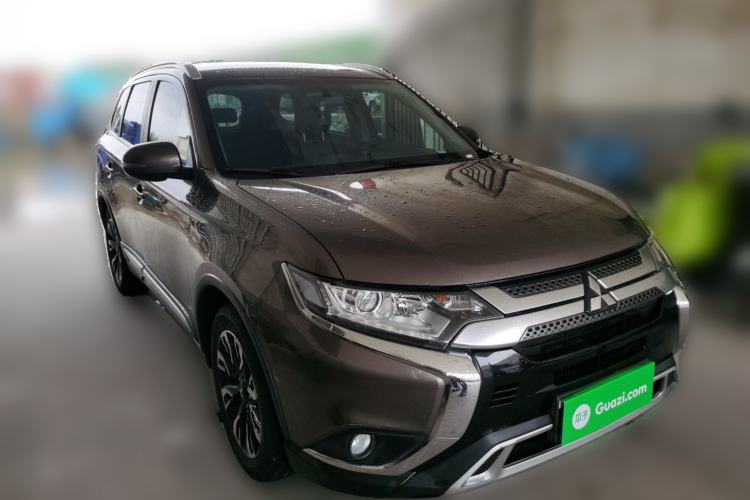 Used Mitsubishi Outlander 2020 2.0L Two-Wheel Drive Enjoyment Version 5 Seats Front Right 45 Deg