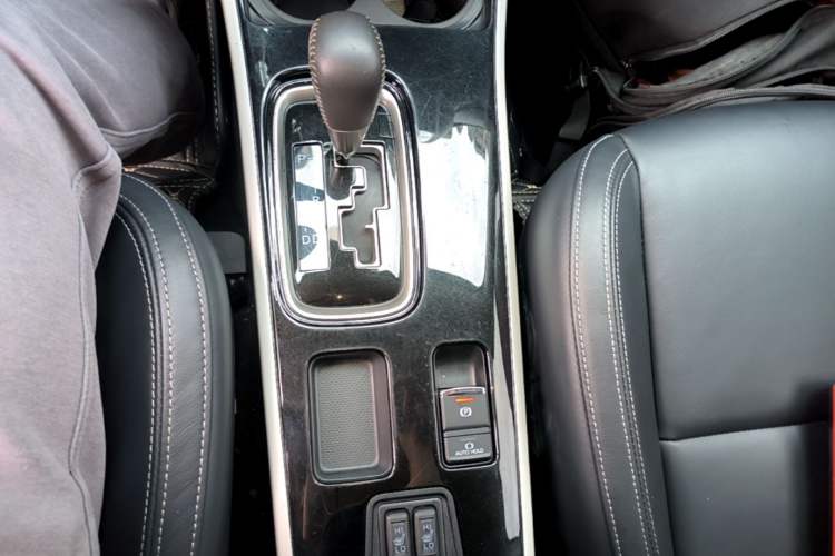 Used Mitsubishi Outlander 2020 2.0L Two-Wheel Drive Enjoyment Version 5 Seats Gear Lever