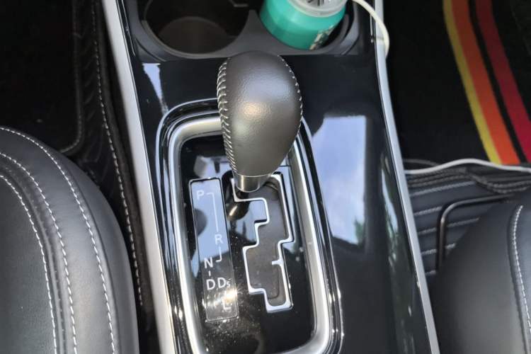 Used Mitsubishi Outlander 2020 2.0L Two-Wheel Drive Enjoyment Version 5 Seats Gear Lever