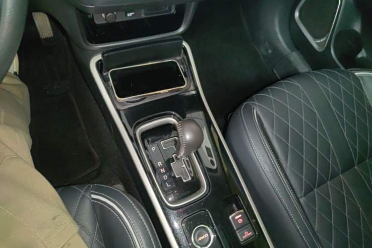 Used Mitsubishi Outlander 2020 2.4L 4x4 Zhi Xiang Edition 5 Seats Gear Lever