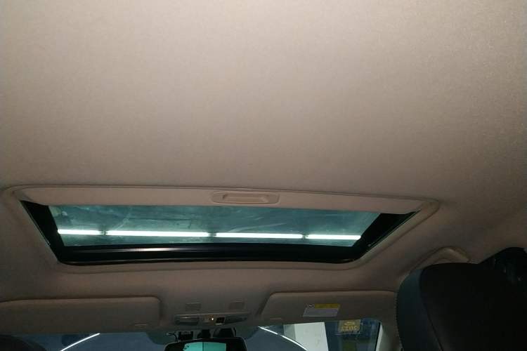 Used Mitsubishi Outlander 2020 2.4L 4x4 Zhi Xiang Edition 5 Seats Headliner