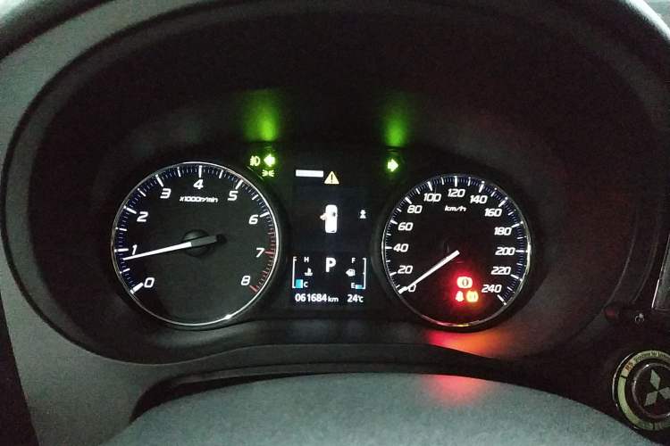 Used Mitsubishi Outlander 2020 2.4L 4x4 Zhi Xiang Edition 5 Seats Instrument Cluster