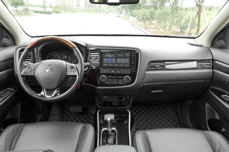 Used Mitsubishi Outlander 2020 2.0L Two-Wheel Drive Enjoyment Version 5 Seats Interior 11