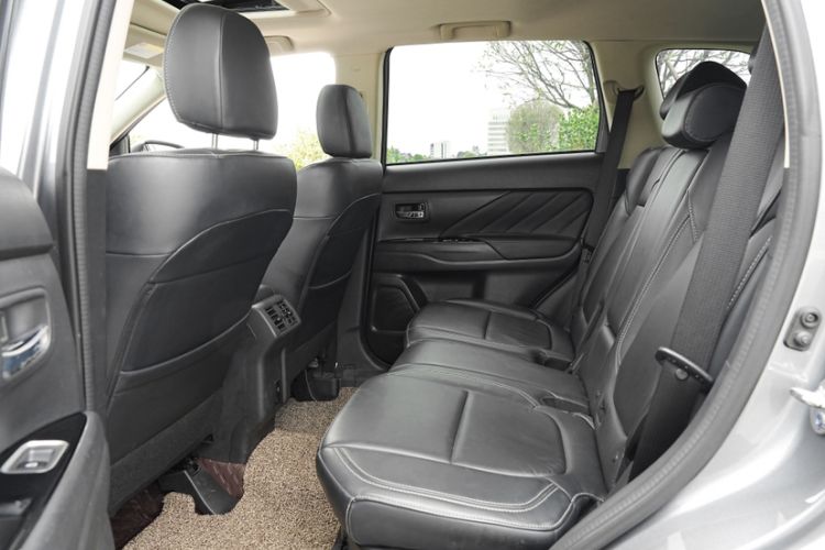 Used Mitsubishi Outlander 2020 2.0L Two-Wheel Drive Enjoyment Version 5 Seats Interior 13