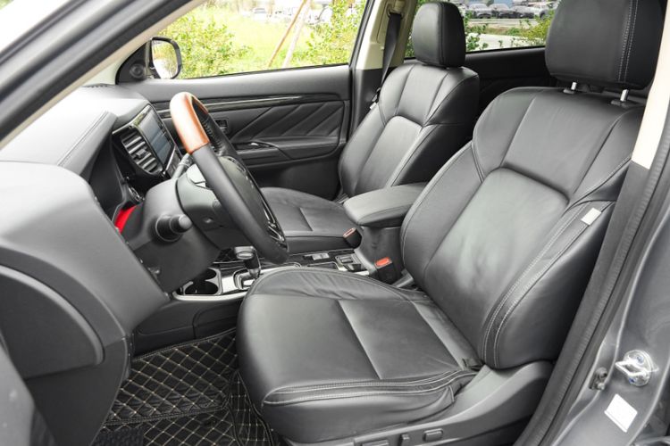 Used Mitsubishi Outlander 2020 2.0L Two-Wheel Drive Enjoyment Version 5 Seats Interior 2