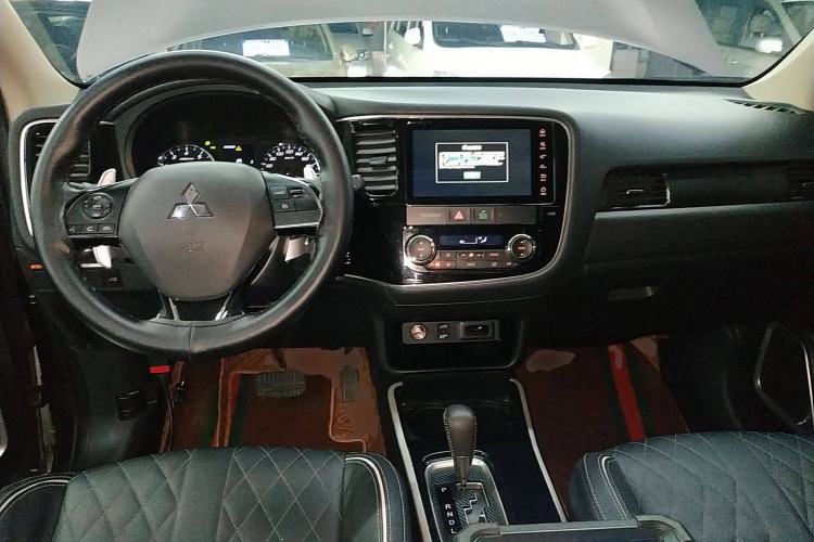 Used Mitsubishi Outlander 2020 2.4L 4x4 Zhi Xiang Edition 5 Seats Interior 2