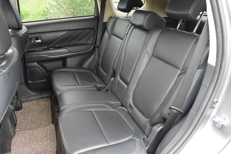 Used Mitsubishi Outlander 2020 2.0L Two-Wheel Drive Enjoyment Version 5 Seats Interior 3