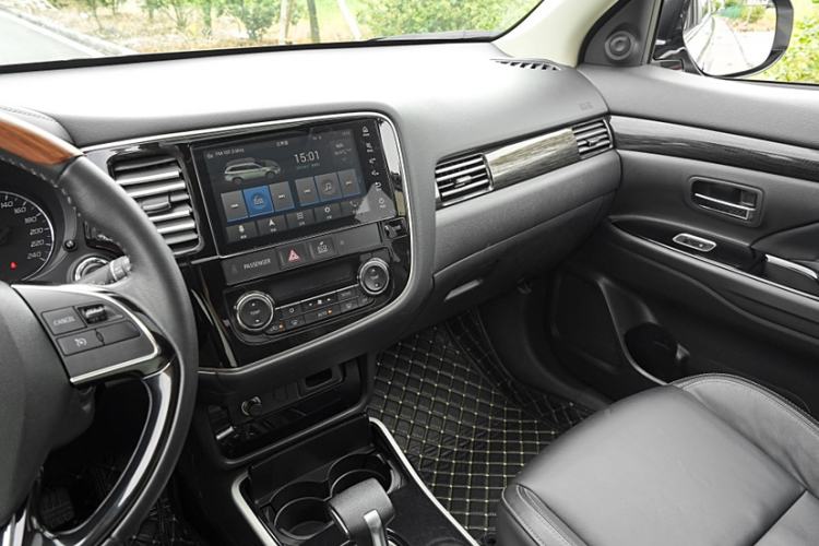 Used Mitsubishi Outlander 2020 2.0L Two-Wheel Drive Enjoyment Version 5 Seats Interior 6