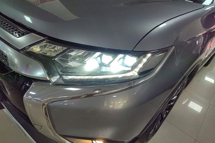 Used Mitsubishi Outlander 2020 2.4L 4x4 Zhi Xiang Edition 5 Seats Left Front Headlight
