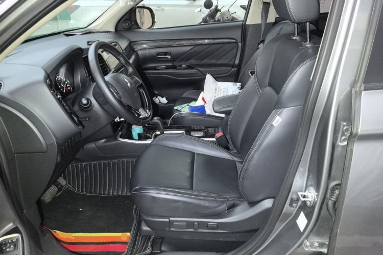 Used Mitsubishi Outlander 2020 2.0L Two-Wheel Drive Enjoyment Version 5 Seats Left Front Seat