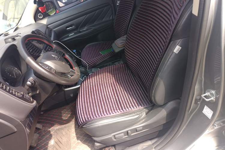 Used Mitsubishi Outlander 2020 2.0L Two-Wheel Drive Enjoyment Version 5 Seats Left Front Seat
