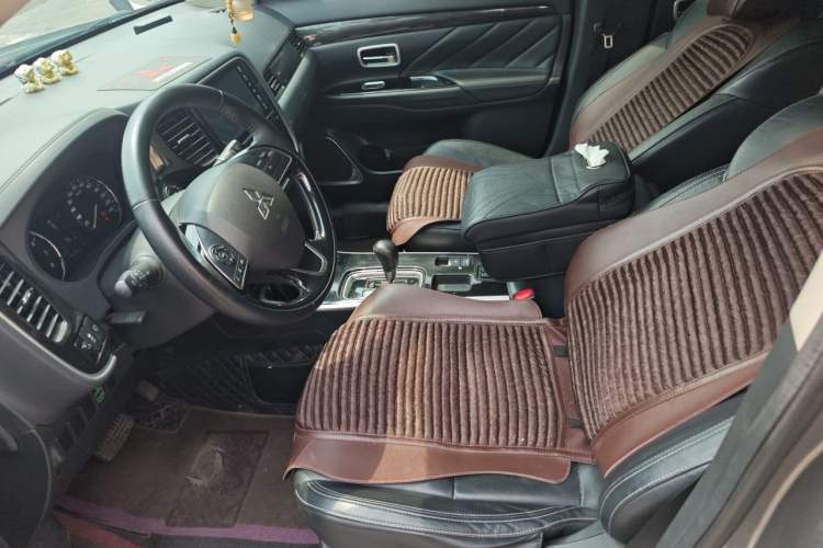 Used Mitsubishi Outlander 2020 2.0L Two-Wheel Drive Enjoyment Version 5 Seats Left Front Seat