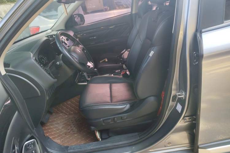 Used Mitsubishi Outlander 2020 2.0L Two-Wheel Drive Enjoyment Version 5 Seats Left Front Seat