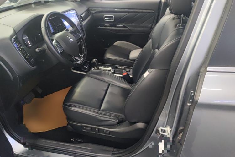 Used Mitsubishi Outlander 2020 2.0L Two-Wheel Drive Comfort Edition 7-Seater Left Front Seat