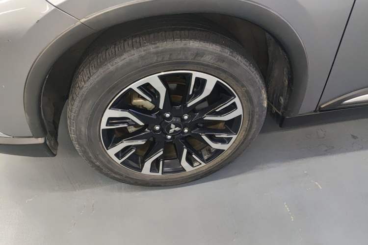 Used Mitsubishi Outlander 2020 2.0L Two-Wheel Drive Comfort Edition 7-Seater Left Front Wheel Hub