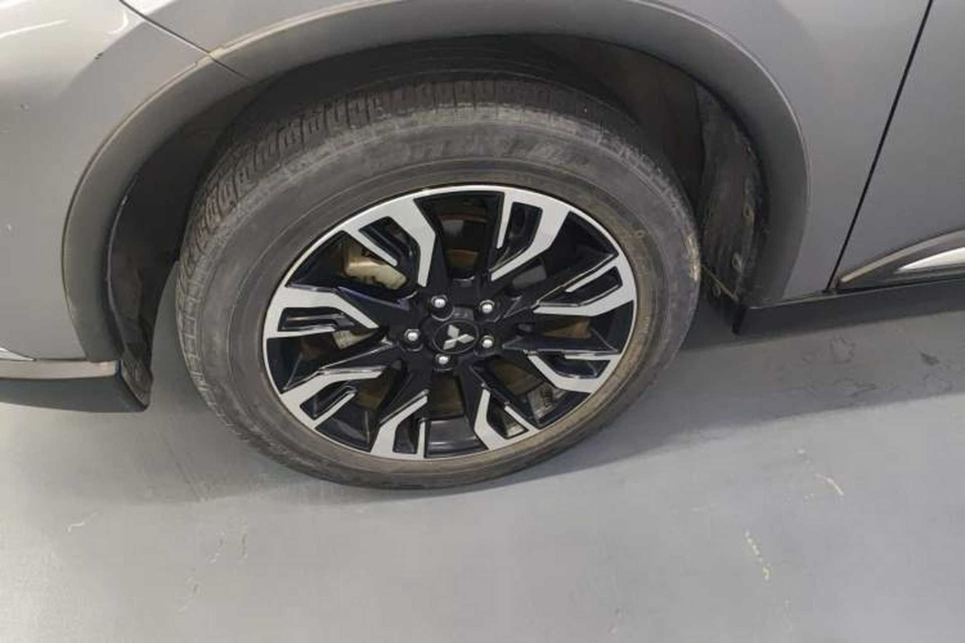 Used Mitsubishi Outlander 2020 2.0L Two-Wheel Drive Comfort Edition 7-Seater Left Front Wheel Hub