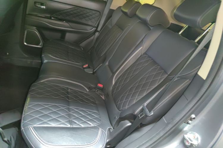Used Mitsubishi Outlander 2020 2.4L 4x4 Zhi Xiang Edition 5 Seats Left Rear Seat