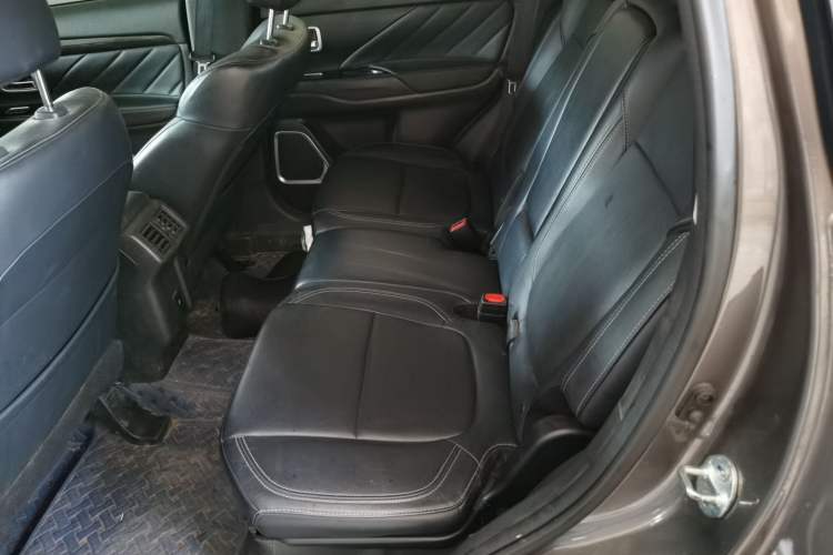 Used Mitsubishi Outlander 2020 2.0L Two-Wheel Drive Enjoyment Version 5 Seats Left Rear Seat