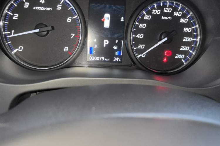 Used Mitsubishi Outlander 2020 2.0L Two-Wheel Drive Enjoyment Version 5 Seats Odometer Close Up